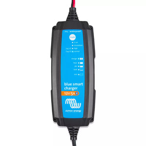BlueSmartIP65Charger12V5A_close-up