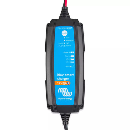 BlueSmartIP65Charger12V5A_close-up